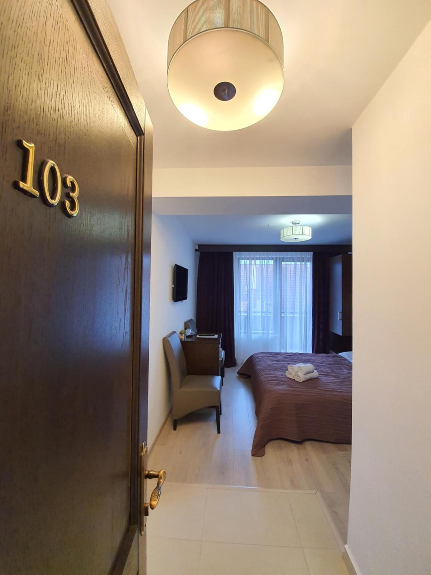 Pensiunea Public House Buşteni Zimmer foto