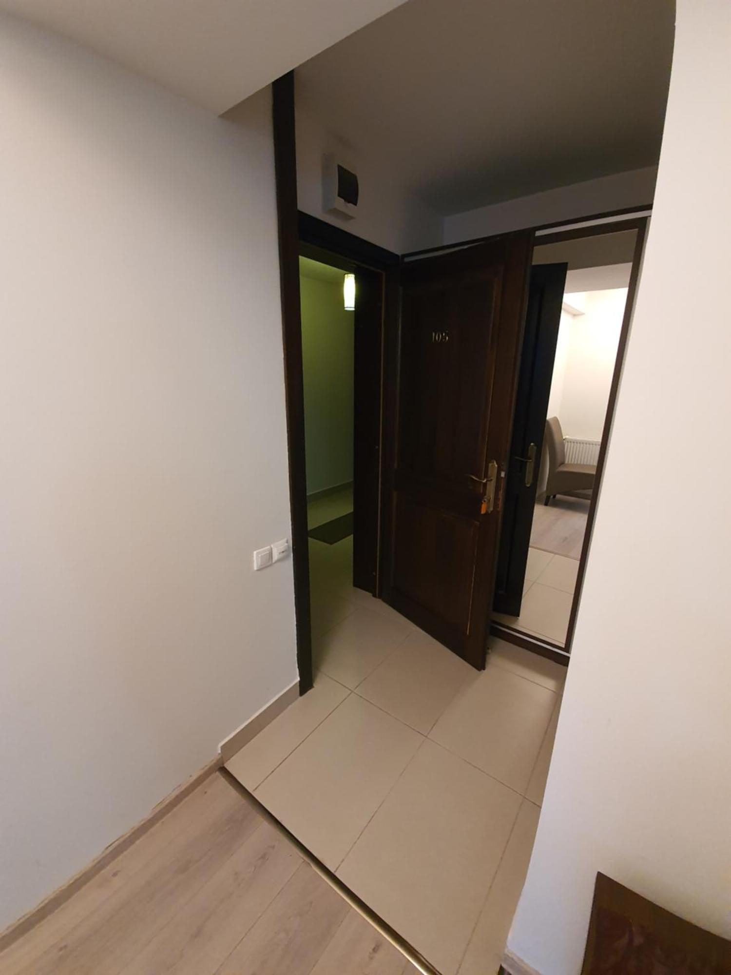 Pensiunea Public House Buşteni Zimmer foto