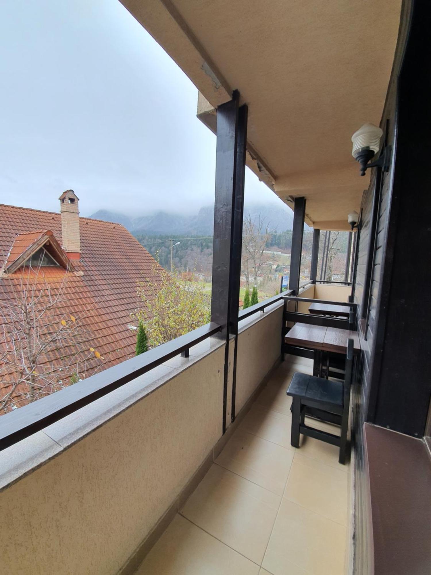 Pensiunea Public House Buşteni Zimmer foto